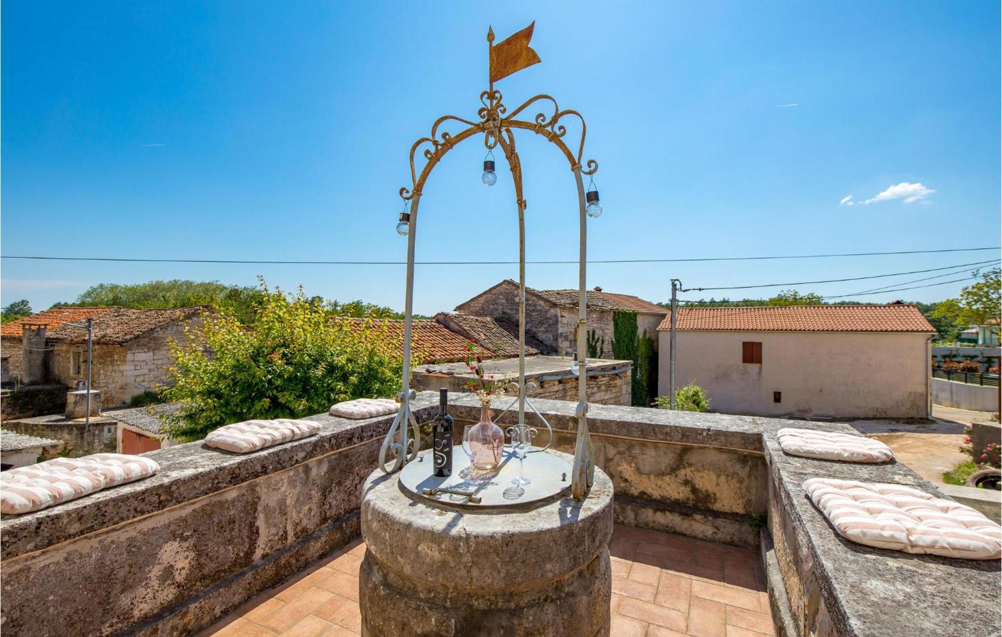 Amazing Home In Foli With Kitchen מראה חיצוני תמונה