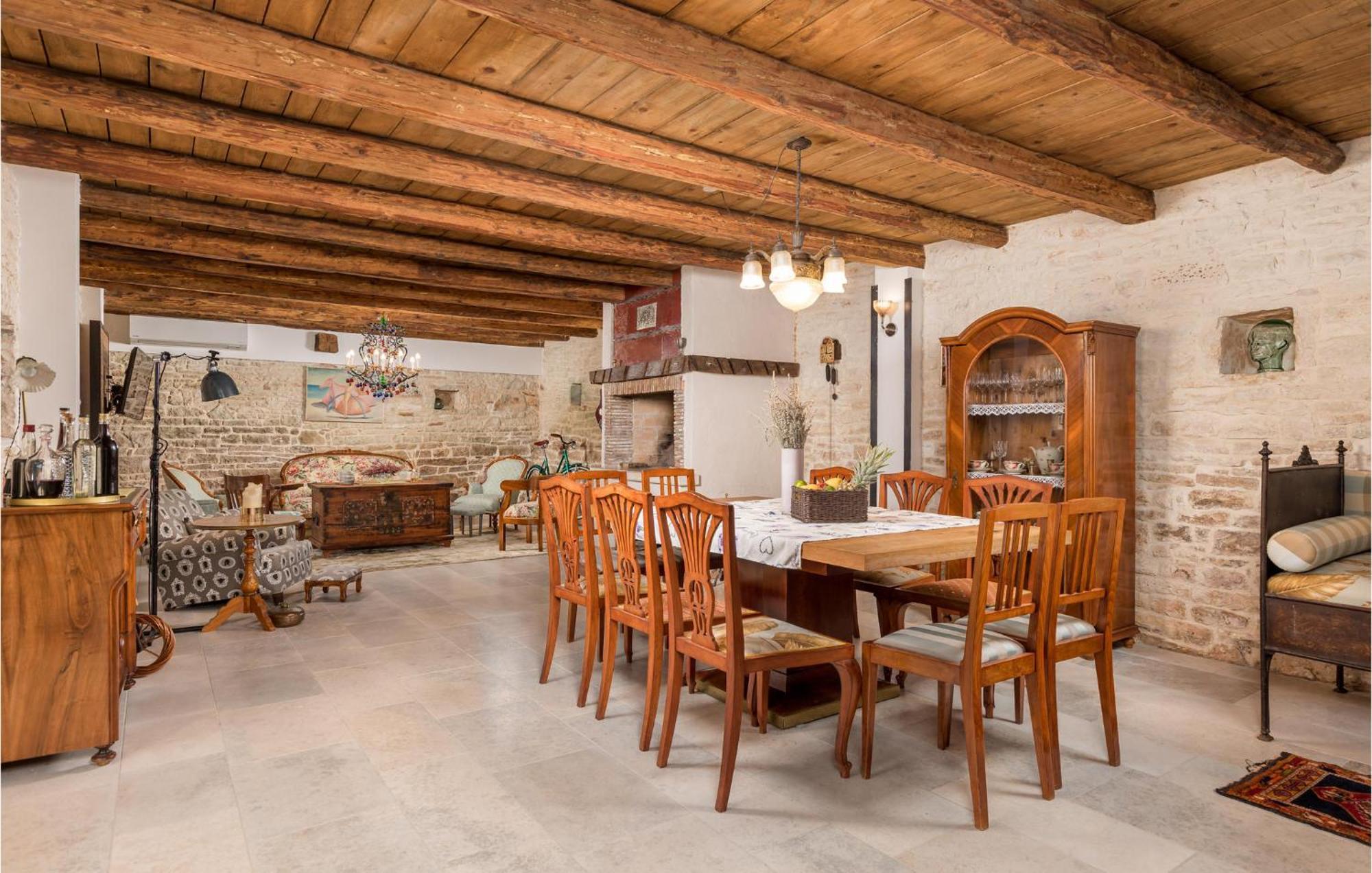 Amazing Home In Foli With Kitchen מראה חיצוני תמונה
