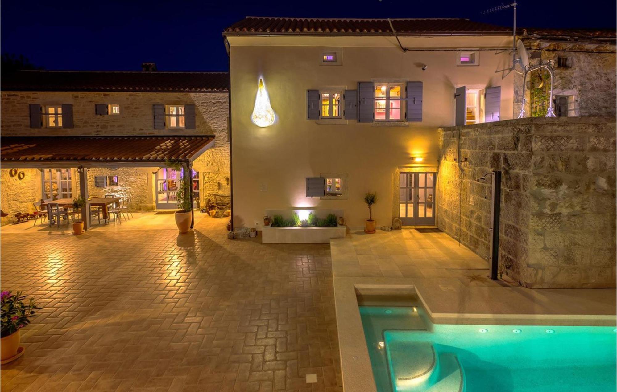 Amazing Home In Foli With Kitchen מראה חיצוני תמונה