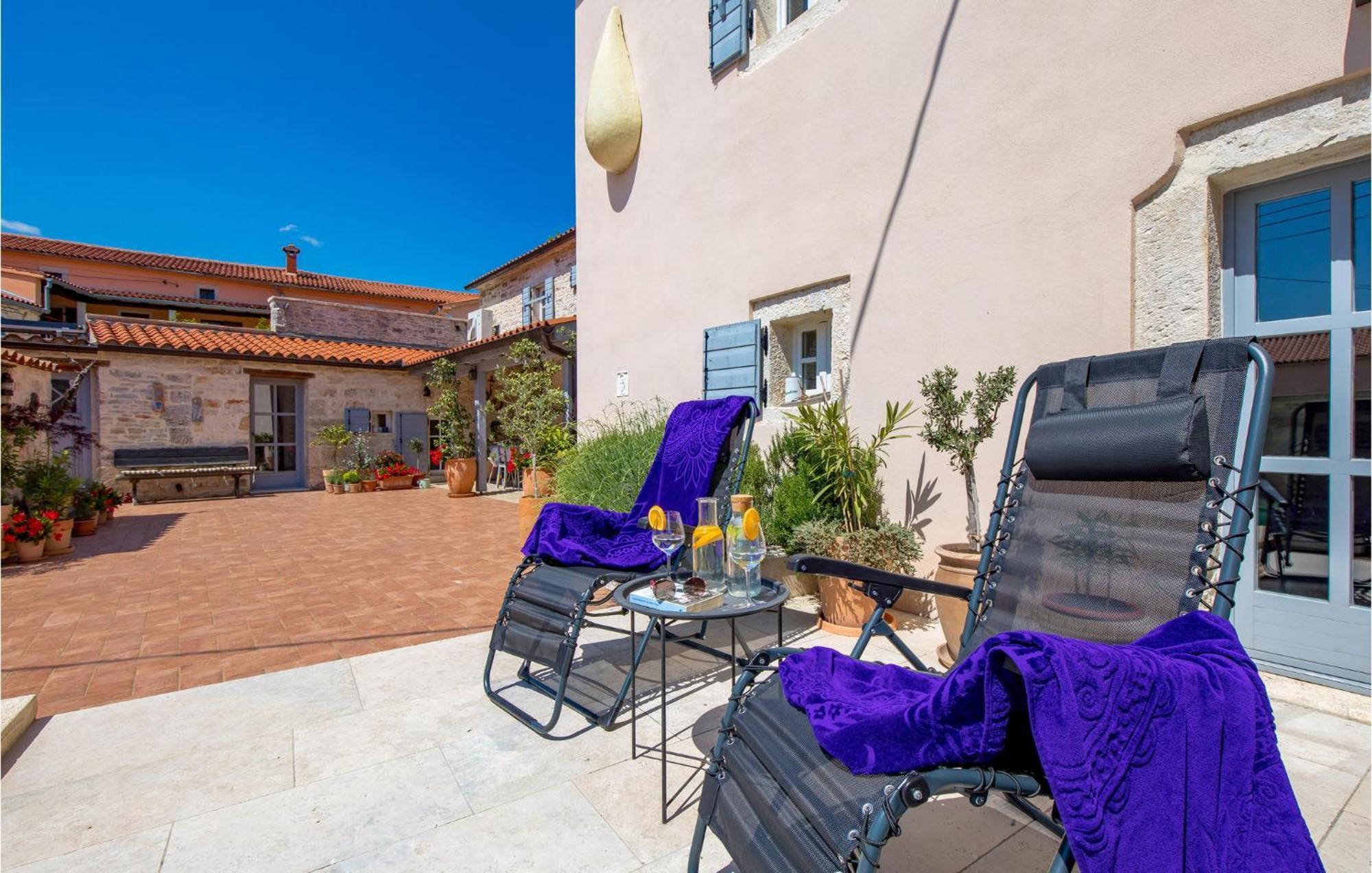 Amazing Home In Foli With Kitchen מראה חיצוני תמונה
