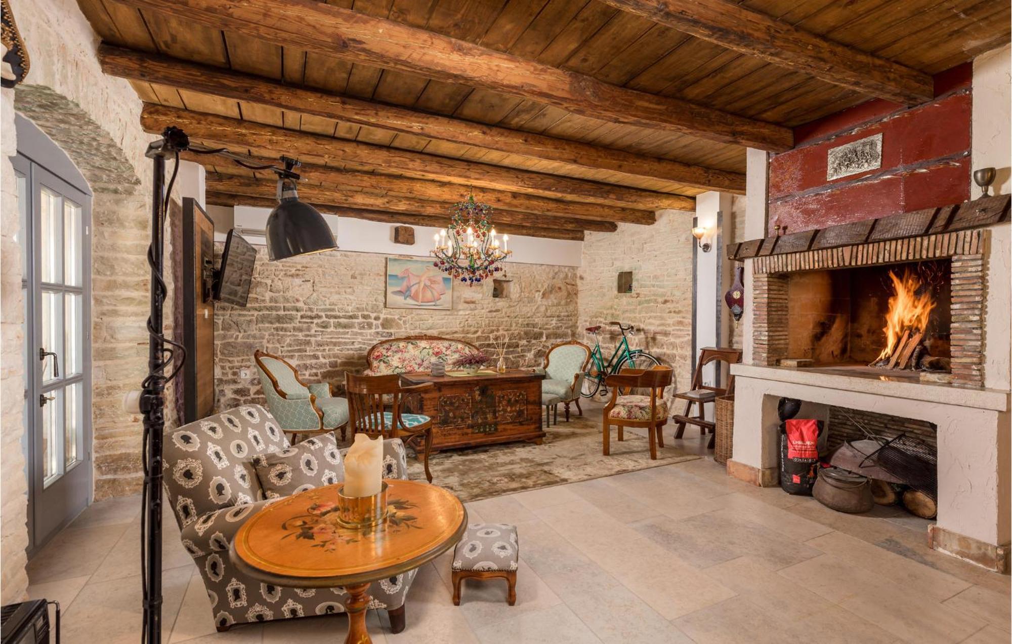 Amazing Home In Foli With Kitchen מראה חיצוני תמונה