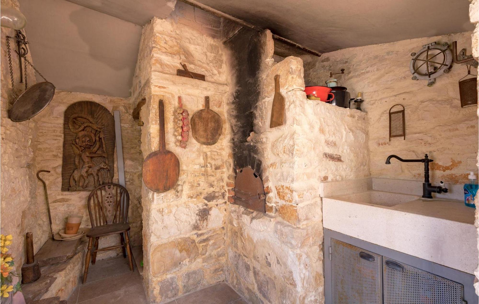 Amazing Home In Foli With Kitchen מראה חיצוני תמונה